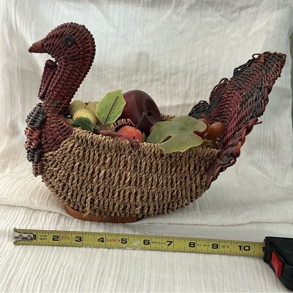 Vintage Rattan Wicker Woven Turkey Basket‎ Decor With Fruit Fall Thanksgiving - Picture 8 of 9